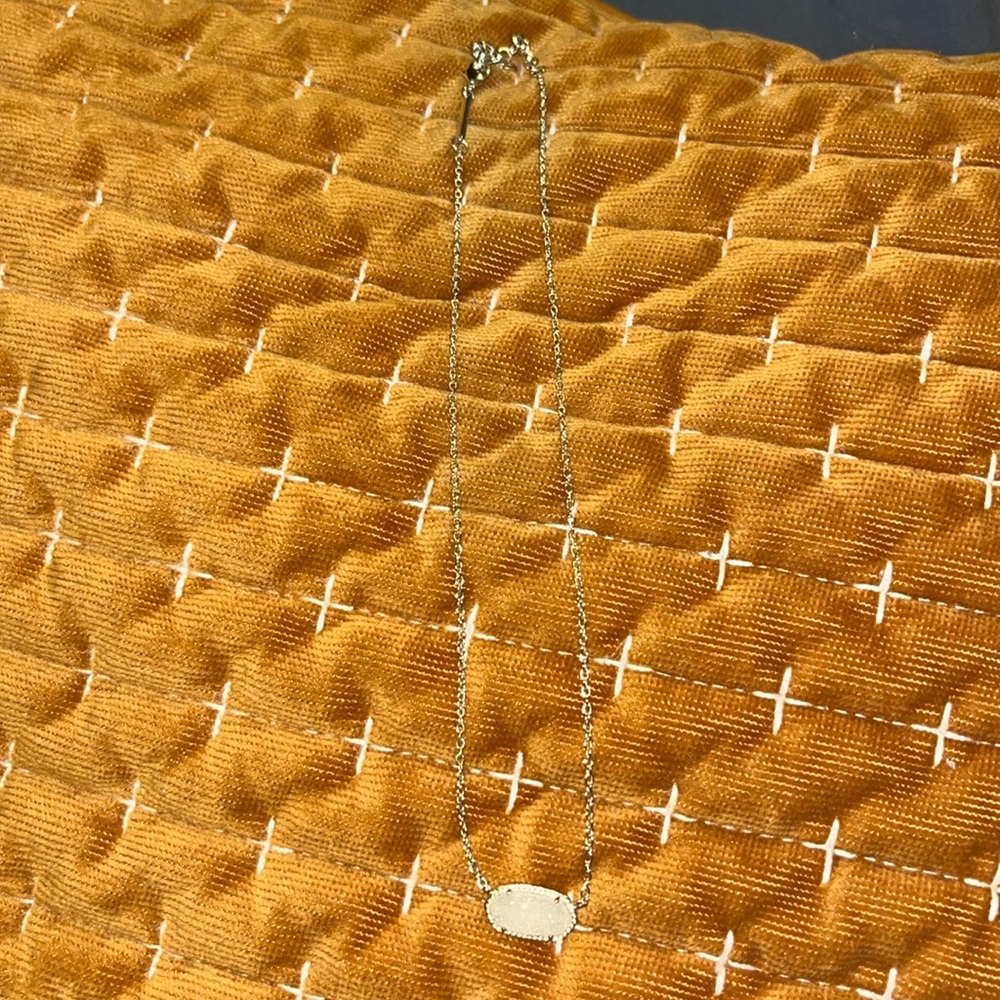 Kendra Scott Beautiful Sparkly Necklace